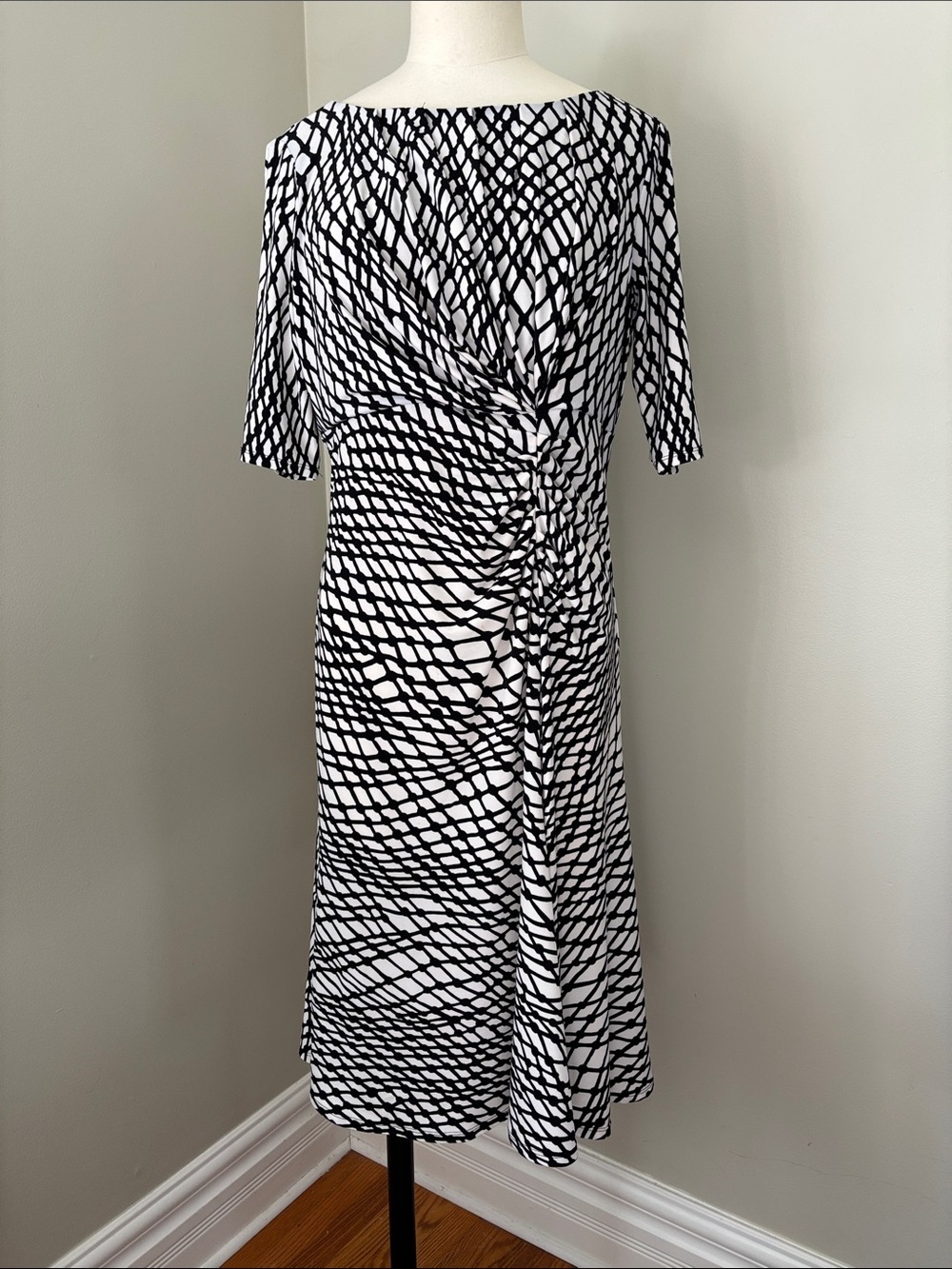 Jones New York Black & White Ruched-Front Midi Fit and Flare Dress Size 10